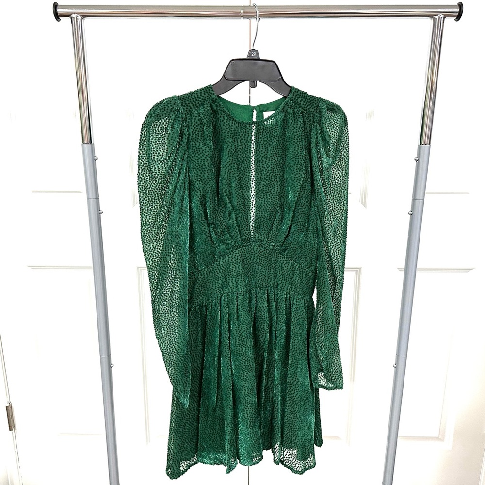 NWOT-Chic Green Long Sleeve Dress